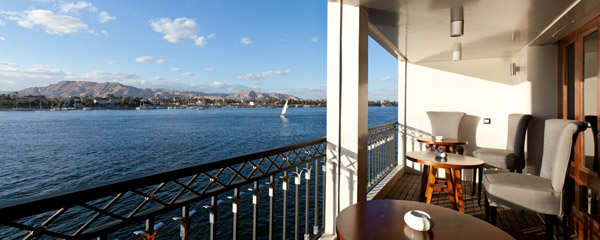 Mayfair Bel Air Lounge